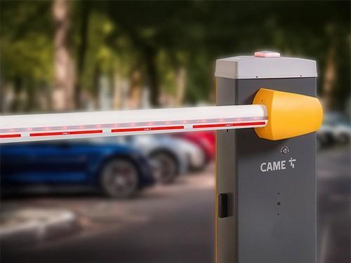 Automatyczny szlaban CAME Gard LS6 w użyciu